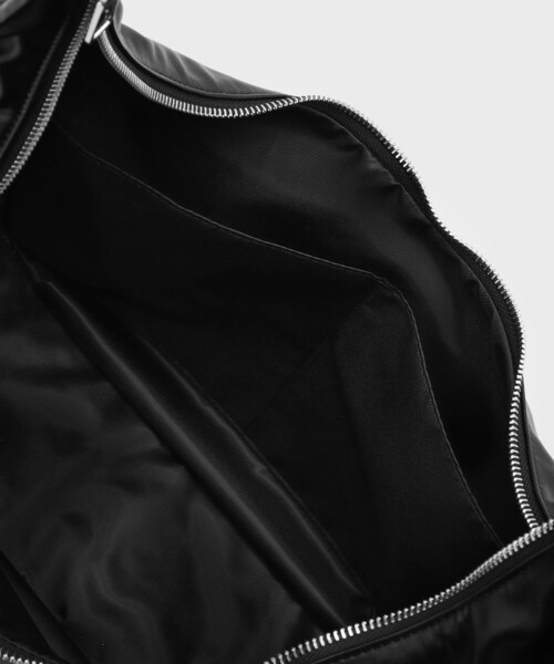 tk.TAKEO KIKUCHI(ティーケータケオキクチ)の「カーブワンショルダーバッグ(ショルダーバッグ・メンズ・ブラック・00)」の8枚目の写真