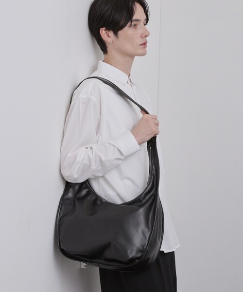 tk.TAKEO KIKUCHI(ティーケータケオキクチ)の「カーブワンショルダーバッグ(ショルダーバッグ・メンズ・ブラック・00)」の11枚目の写真