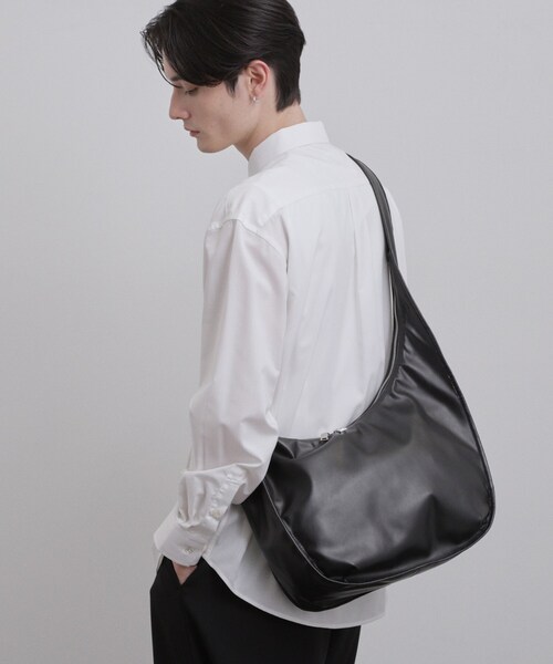 tk.TAKEO KIKUCHI(ティーケータケオキクチ)の「カーブワンショルダーバッグ(ショルダーバッグ・メンズ・ブラック・00)」の13枚目の写真