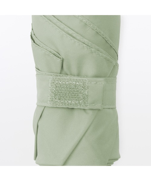 無印良品（ムジルシリョウヒン）の「晴雨兼用　軽量　折りたたみ傘（折りたたみ傘・レディース・ライトグリーン/ライトオレンジ系・50cm）」の4枚目の写真