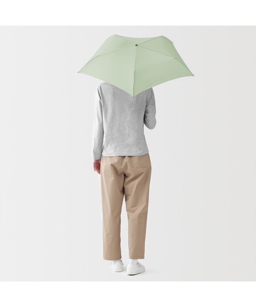 無印良品（ムジルシリョウヒン）の「晴雨兼用　軽量　折りたたみ傘（折りたたみ傘・レディース・ライトグリーン/ライトオレンジ系・50cm）」の10枚目の写真