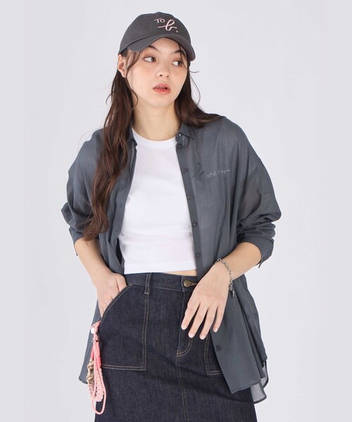 To b. by agnes b.(トゥービーバイアニエスベー)の「コットン ロングスリーブ ボーイズシャツ(シャツ/ブラウス・レディース・チャコールグレー・40/38/36)」の4枚目の写真