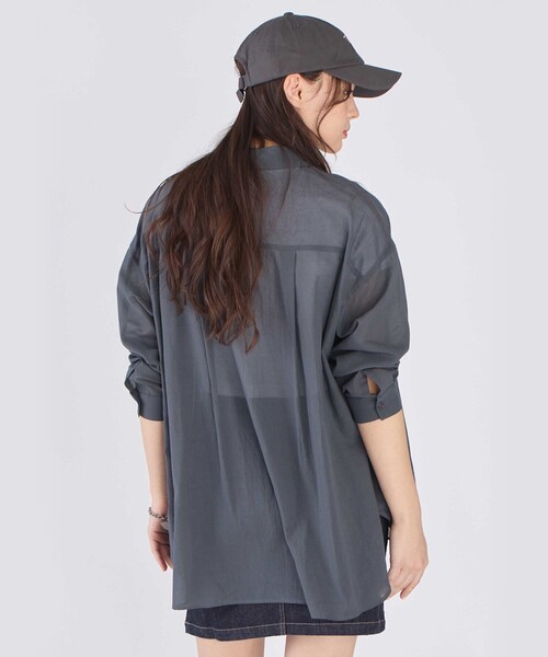 To b. by agnes b.(トゥービーバイアニエスベー)の「コットン ロングスリーブ ボーイズシャツ(シャツ/ブラウス・レディース・チャコールグレー・40/38/36)」の6枚目の写真
