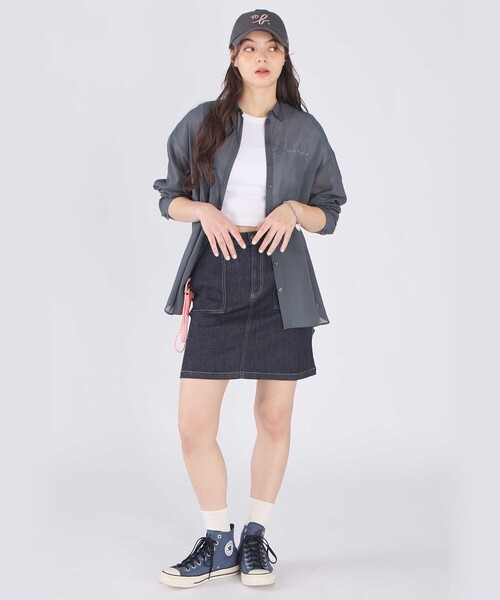 To b. by agnes b.(トゥービーバイアニエスベー)の「コットン ロングスリーブ ボーイズシャツ(シャツ/ブラウス・レディース・チャコールグレー・40/38/36)」の7枚目の写真