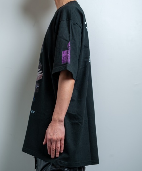 BACKSTAGE PASS(バックステージパス)の「【黒野京×BACKSTAGE PASS コラボ】BARBED ピグメント加工 オーバーサイズ Tシャツ(Tシャツ/カットソー・メンズ・ブラック/ダークグレー/ライトグレー・FREE)」の7枚目の写真