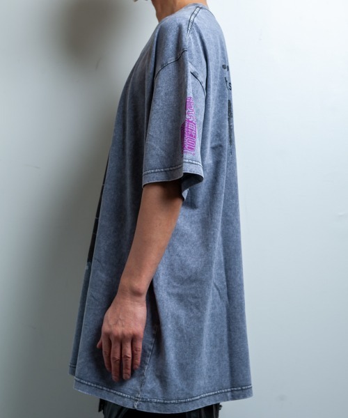 BACKSTAGE PASS(バックステージパス)の「【黒野京×BACKSTAGE PASS コラボ】BARBED ピグメント加工 オーバーサイズ Tシャツ(Tシャツ/カットソー・メンズ・ブラック/ダークグレー/ライトグレー・FREE)」の15枚目の写真