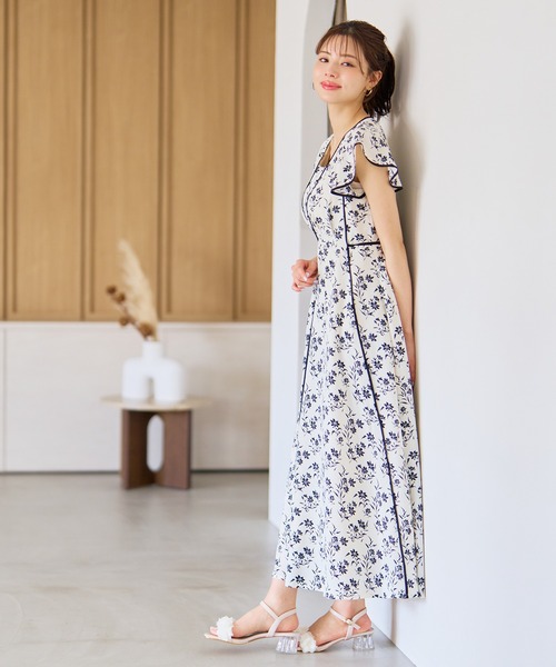 MISCH MASCH（ミッシュマッシュ）の「2026春夏新作 パイピングモノトーン花柄ワンピース（ワンピース・レディース・ホワイト/ブラック・S/M）」の6枚目の写真