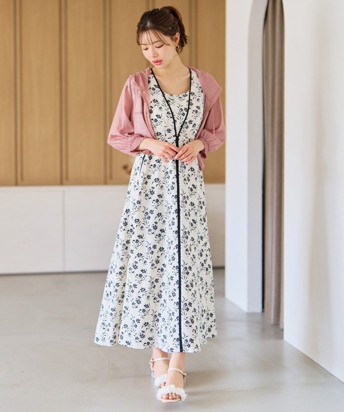MISCH MASCH（ミッシュマッシュ）の「2026春夏新作 パイピングモノトーン花柄ワンピース（ワンピース・レディース・ホワイト/ブラック・S/M）」の10枚目の写真