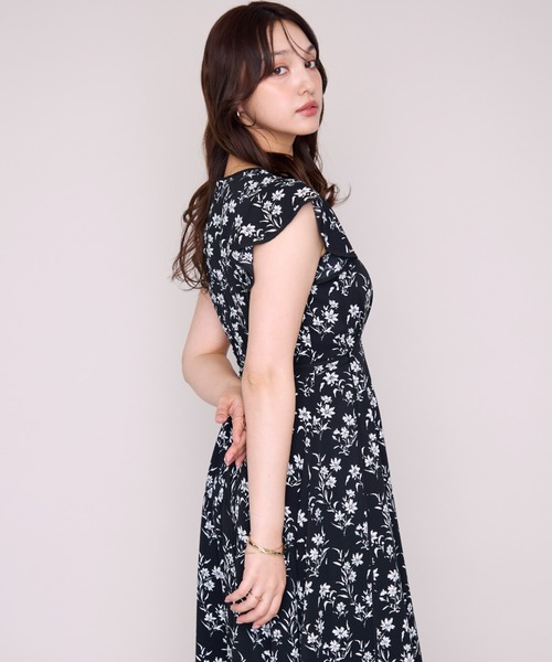 MISCH MASCH(ミッシュマッシュ)の「2026春夏新作 パイピングモノトーン花柄ワンピース(ワンピース・レディース・ホワイト/ブラック・S/M)」の21枚目の写真
