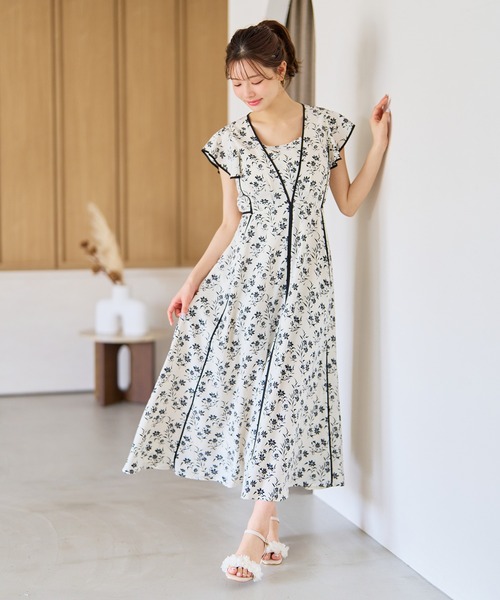 MISCH MASCH(ミッシュマッシュ)の「2026春夏新作 パイピングモノトーン花柄ワンピース(ワンピース・レディース・ホワイト/ブラック・S/M)」の11枚目の写真