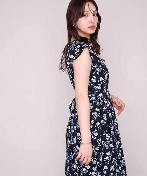 MISCH MASCH(ミッシュマッシュ)の「2026春夏新作 パイピングモノトーン花柄ワンピース(ワンピース・レディース・ホワイト/ブラック・S/M)」の20枚目の写真