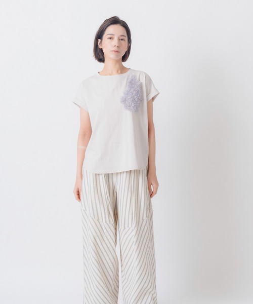 Kelen(ケレン)の「「KELEN / ケレン」チュール刺繍デザインコットンジャージープルオーバー(Tシャツ/カットソー・レディース・チャコールグレー/ライトグレー/ブラック/オフホワイト・M/S)」の11枚目の写真