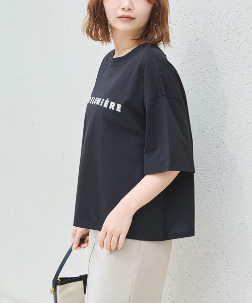 LAVEANGE（ラビアンジェ）の「【好機能シリーズ】接触冷感・吸水速乾・UVカット｜フロッキーロゴTシャツ｜夏も快適/大人カジュアル/オーバーサイズ/体型カバー（Tシャツ/カットソー・レディース・ブラック/グリーン/オフホワイト・5L/4L/3L/LL/M）」の4枚目の写真