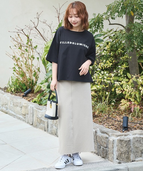 LAVEANGE（ラビアンジェ）の「【好機能シリーズ】接触冷感・吸水速乾・UVカット｜フロッキーロゴTシャツ｜夏も快適/大人カジュアル/オーバーサイズ/体型カバー（Tシャツ/カットソー・レディース・ブラック/グリーン/オフホワイト・5L/4L/3L/LL/M）」の7枚目の写真