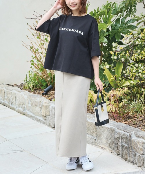 LAVEANGE（ラビアンジェ）の「【好機能シリーズ】接触冷感・吸水速乾・UVカット｜フロッキーロゴTシャツ｜夏も快適/大人カジュアル/オーバーサイズ/体型カバー（Tシャツ/カットソー・レディース・ブラック/グリーン/オフホワイト・5L/4L/3L/LL/M）」の8枚目の写真