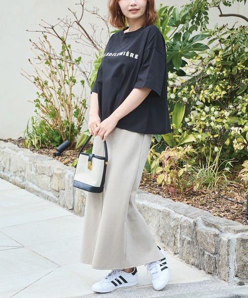 LAVEANGE（ラビアンジェ）の「【好機能シリーズ】接触冷感・吸水速乾・UVカット｜フロッキーロゴTシャツ｜夏も快適/大人カジュアル/オーバーサイズ/体型カバー（Tシャツ/カットソー・レディース・ブラック/グリーン/オフホワイト・5L/4L/3L/LL/M）」の9枚目の写真