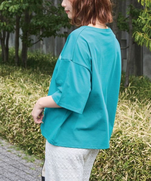 LAVEANGE（ラビアンジェ）の「【好機能シリーズ】接触冷感・吸水速乾・UVカット｜フロッキーロゴTシャツ｜夏も快適/大人カジュアル/オーバーサイズ/体型カバー（Tシャツ/カットソー・レディース・ブラック/グリーン/オフホワイト・5L/4L/3L/LL/M）」の14枚目の写真
