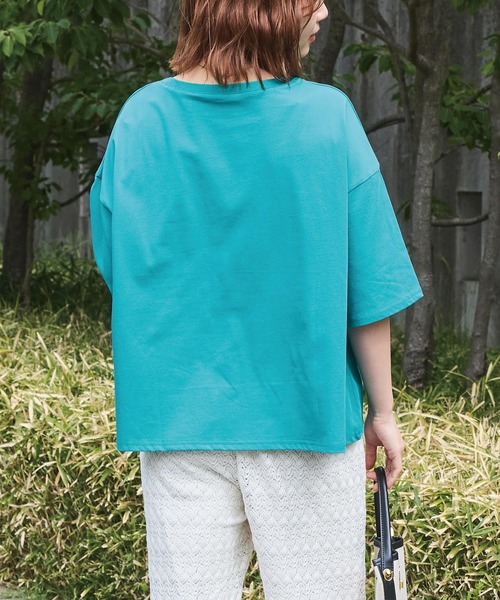 LAVEANGE（ラビアンジェ）の「【好機能シリーズ】接触冷感・吸水速乾・UVカット｜フロッキーロゴTシャツ｜夏も快適/大人カジュアル/オーバーサイズ/体型カバー（Tシャツ/カットソー・レディース・ブラック/グリーン/オフホワイト・5L/4L/3L/LL/M）」の15枚目の写真