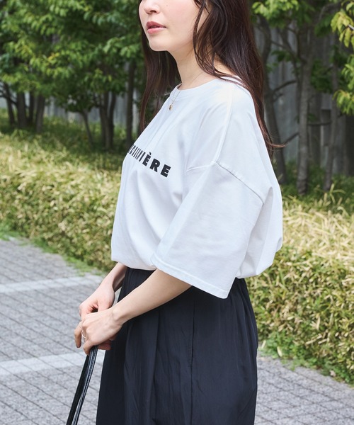 LAVEANGE（ラビアンジェ）の「【好機能シリーズ】接触冷感・吸水速乾・UVカット｜フロッキーロゴTシャツ｜夏も快適/大人カジュアル/オーバーサイズ/体型カバー（Tシャツ/カットソー・レディース・ブラック/グリーン/オフホワイト・5L/4L/3L/LL/M）」の22枚目の写真