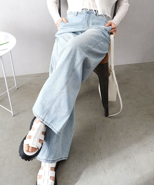 SpRay(スプレイ)の「スタッズデニムバレルパンツ(デニムパンツ・レディース・ライトブルー・SMALL/MEDIUM)」の7枚目の写真