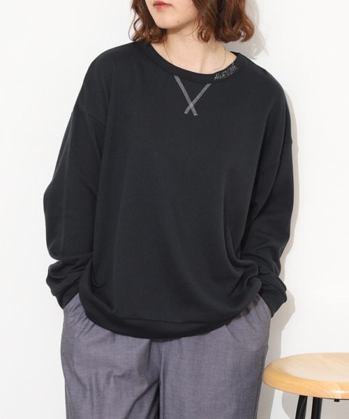 Emago(イマゴ)の「EMAGO ライン花刺繍プルオーバー(スウェット・レディース・ベージュ/ブルー/ブラック・FREE)」の2枚目の写真