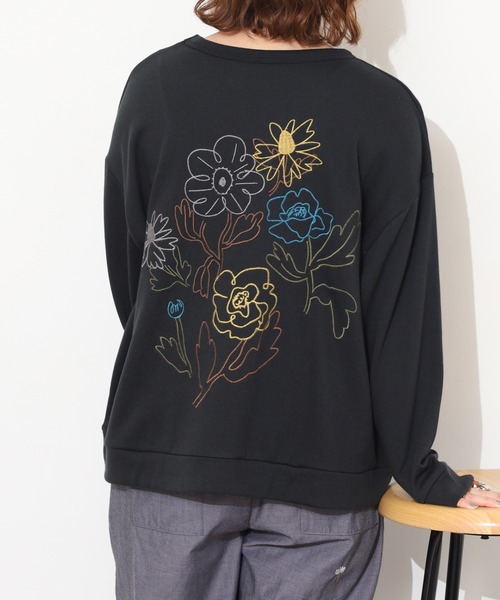 Emago(イマゴ)の「EMAGO ライン花刺繍プルオーバー(スウェット・レディース・ベージュ/ブルー/ブラック・FREE)」の11枚目の写真