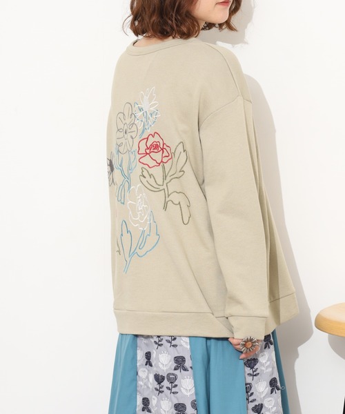 Emago(イマゴ)の「EMAGO ライン花刺繍プルオーバー(スウェット・レディース・ベージュ/ブルー/ブラック・FREE)」の21枚目の写真