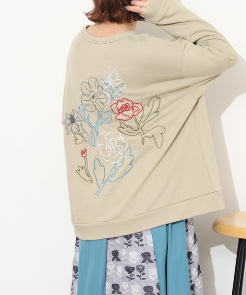 Emago(イマゴ)の「EMAGO ライン花刺繍プルオーバー(スウェット・レディース・ベージュ/ブルー/ブラック・FREE)」の22枚目の写真