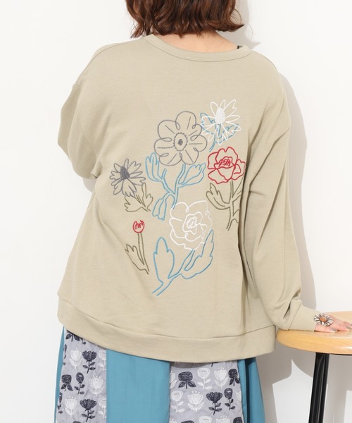 Emago(イマゴ)の「EMAGO ライン花刺繍プルオーバー(スウェット・レディース・ベージュ/ブルー/ブラック・FREE)」の20枚目の写真