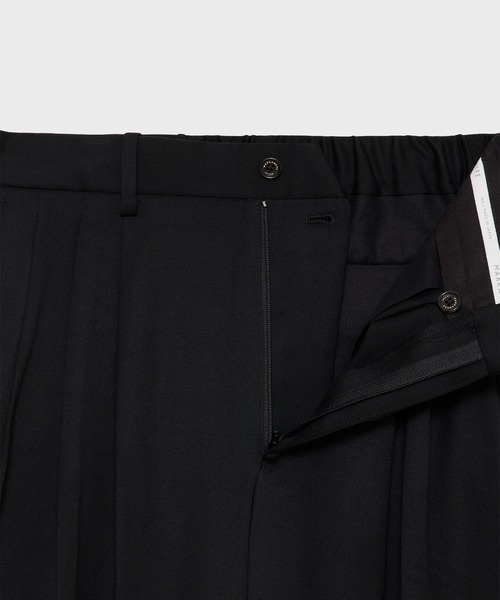 markaware（マーカウェア）の「【MARKAWARE/マーカウェア】TRIPLE PLEATED WIDE TROUSERS/スーパー200sウールサテン / トリプルプリーテッド ワイドトラウザーズ（スラックス・メンズ・ブラック・2）」の2枚目の写真