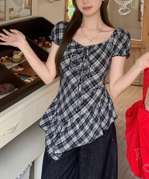 Alvia(アルビア)の「リボンネック×フリルデザインチェックトップス(その他トップス・レディース・ネイビー・M)」の16枚目の写真