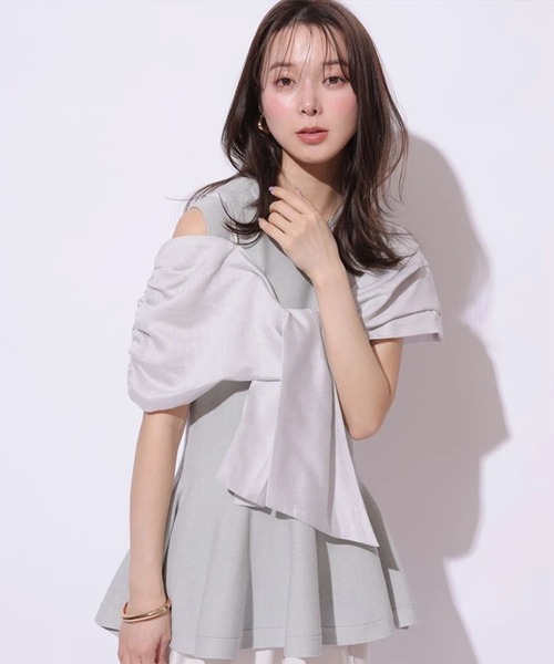 Mystrada(マイストラーダ)の「リボンオフショルドッキングニット(ニット/セーター・レディース・オフホワイト/ブラック/ライトグレー・38)」の3枚目の写真