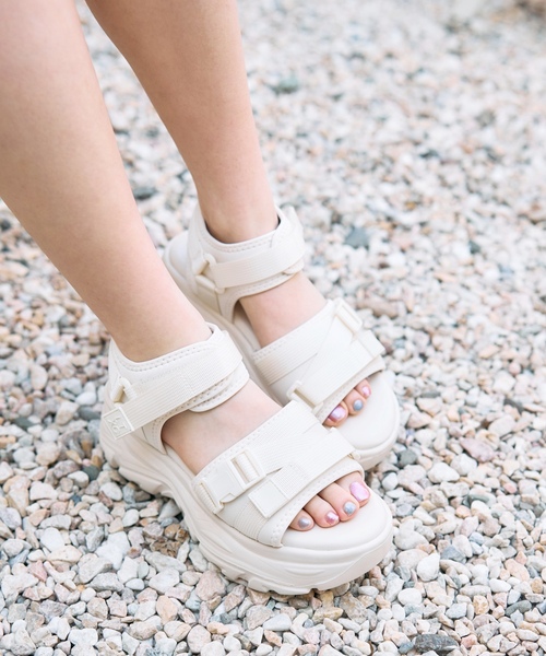 LOVETOXIC(ラブトキシック)の「【LTXC】厚底スポーツサンダル(サンダル・キッズ・アイボリー/オレンジ/ブラック・23-23.5cm/24-24.5cm/22-22.5)」の1枚目の写真