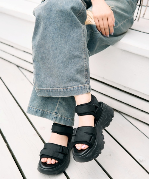 LOVETOXIC(ラブトキシック)の「【LTXC】厚底スポーツサンダル(サンダル・キッズ・アイボリー/オレンジ/ブラック・23-23.5cm/24-24.5cm/22-22.5)」の2枚目の写真