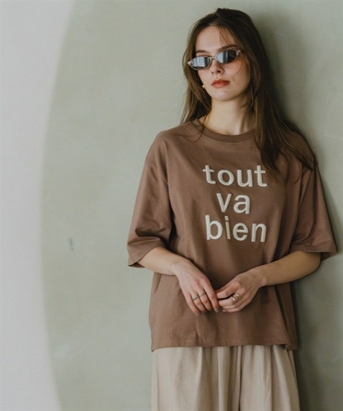 Maison INNESS(メゾンアイネス)の「綿100%立体ロゴ刺しゅうルーズシルエットこなれTシャツ<大きいサイズ有>(Tシャツ/カットソー・レディース・モカ/オフホワイト/チャコールグレー・S/M/L/LL/3L/4L/5L)」の13枚目の写真
