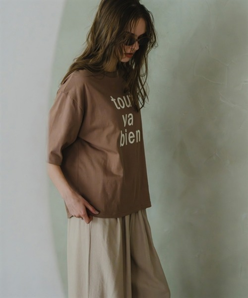 Maison INNESS(メゾンアイネス)の「綿100%立体ロゴ刺しゅうルーズシルエットこなれTシャツ<大きいサイズ有>(Tシャツ/カットソー・レディース・モカ/オフホワイト/チャコールグレー・S/M/L/LL/3L/4L/5L)」の15枚目の写真