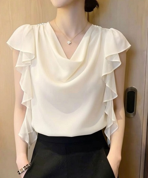 AMAJI（アマジ）の「ドレープネック フリル 半袖 ブラウス（シャツ/ブラウス・レディース・ホワイト・SMALL/MEDIUM/LARGE/X-LARGE）」の2枚目の写真