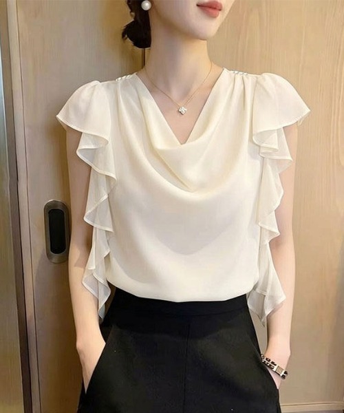 AMAJI（アマジ）の「ドレープネック フリル 半袖 ブラウス（シャツ/ブラウス・レディース・ホワイト・SMALL/MEDIUM/LARGE/X-LARGE）」の3枚目の写真