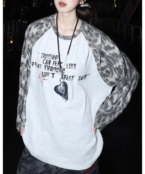 inst.ALL(インストール)の「ダメージ迷彩柄ラグランプリントルーズロンT(Tシャツ/カットソー・レディース・ライトグレー・M/L)」の4枚目の写真