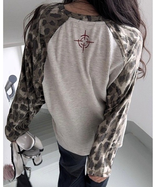 inst.ALL(インストール)の「ダメージ迷彩柄ラグランプリントルーズロンT(Tシャツ/カットソー・レディース・ライトグレー・M/L)」の8枚目の写真