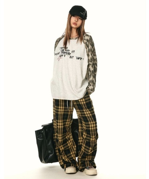 inst.ALL(インストール)の「ダメージ迷彩柄ラグランプリントルーズロンT(Tシャツ/カットソー・レディース・ライトグレー・M/L)」の22枚目の写真