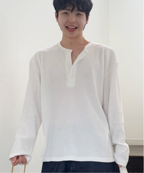 NOWLE(ノウル)の「【NOWLE】ヘンリーネック ワッフル ルーズ ロンT / ライトサーマル カットソー(Tシャツ/カットソー・メンズ・ブラック/ホワイト・LARGE/X-LARGE/MEDIUM)」の3枚目の写真