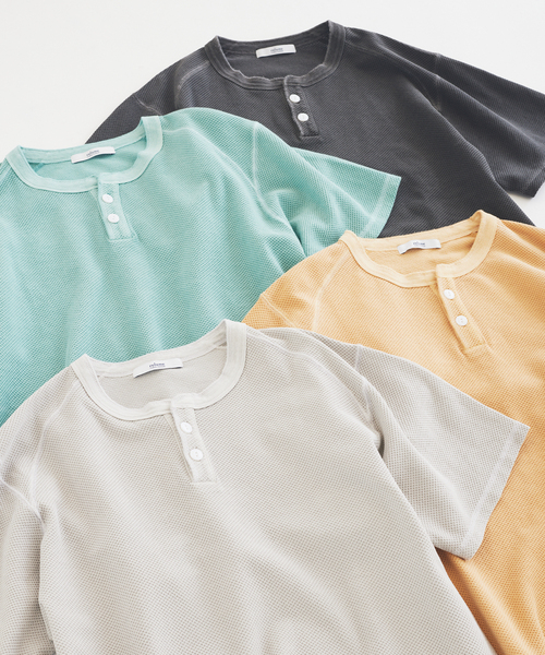 JOURNAL STANDARD relume(ジャーナルスタンダード レリューム)の「製品染め ワッフル調 ピケ ヘンリーネックTシャツ(Tシャツ/カットソー・メンズ・ナチュラル/ライトイエロー/エメラルドブルー/ブラックミックス・MEDIUM/LARGE)」の6枚目の写真