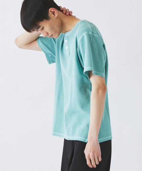 JOURNAL STANDARD relume(ジャーナルスタンダード レリューム)の「製品染め ワッフル調 ピケ ヘンリーネックTシャツ(Tシャツ/カットソー・メンズ・ナチュラル/ライトイエロー/エメラルドブルー/ブラックミックス・MEDIUM/LARGE)」の22枚目の写真