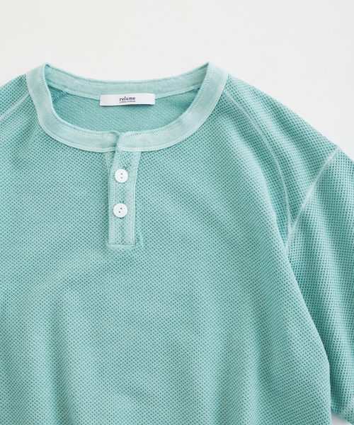 JOURNAL STANDARD relume(ジャーナルスタンダード レリューム)の「製品染め ワッフル調 ピケ ヘンリーネックTシャツ(Tシャツ/カットソー・メンズ・ナチュラル/ライトイエロー/エメラルドブルー/ブラックミックス・MEDIUM/LARGE)」の13枚目の写真