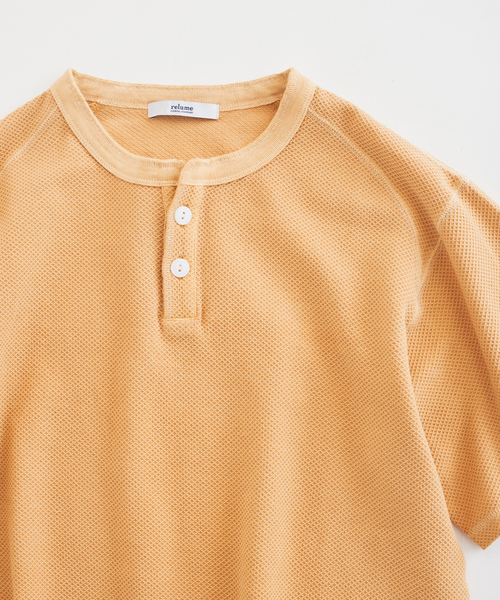 JOURNAL STANDARD relume(ジャーナルスタンダード レリューム)の「製品染め ワッフル調 ピケ ヘンリーネックTシャツ(Tシャツ/カットソー・メンズ・ナチュラル/ライトイエロー/エメラルドブルー/ブラックミックス・MEDIUM/LARGE)」の14枚目の写真