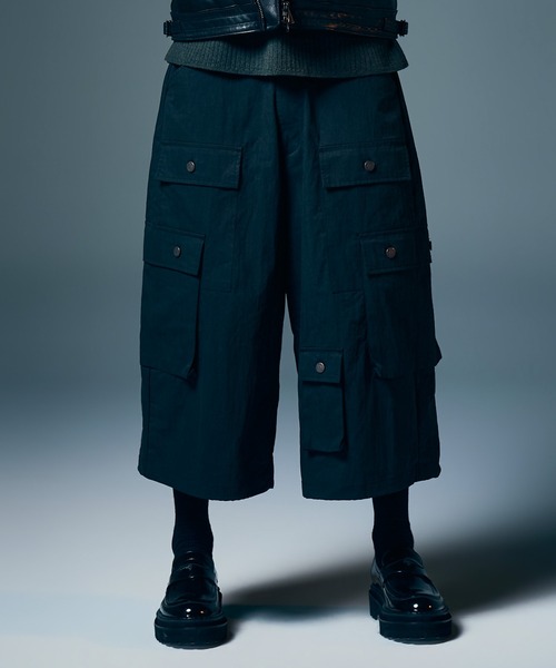 glamb（グラム）の「Asymmetry Cropped Cargo Pants / アシンメトリークロップドカーゴパンツ（カーゴパンツ・メンズ・ブラック/カーキ・S/M/L）」の11枚目の写真