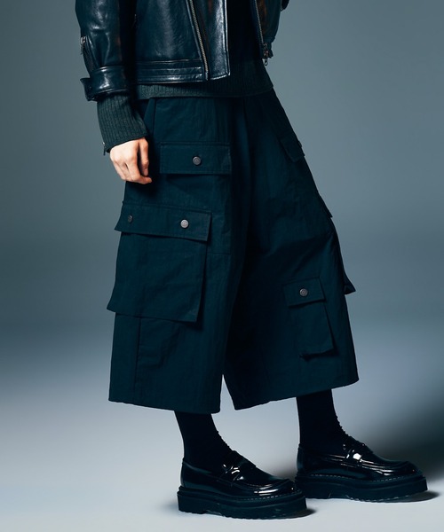 glamb（グラム）の「Asymmetry Cropped Cargo Pants / アシンメトリークロップドカーゴパンツ（カーゴパンツ・メンズ・ブラック/カーキ・S/M/L）」の13枚目の写真