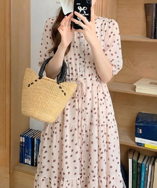 COCOMOMO(ココモモ)の「きゅんとする透け感 ドットシフォンワンピース パフスリーブ ワンピース ティアードワンピース シフォン ドット 水彩柄 半袖 ロングワンピース 春服 夏服(ワンピース・レディース・ピンク/ブラック/ベージュ・FREE)」の8枚目の写真