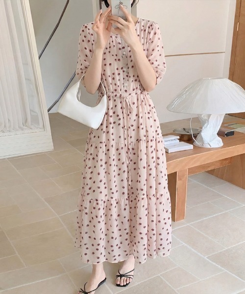 COCOMOMO(ココモモ)の「きゅんとする透け感 ドットシフォンワンピース パフスリーブ ワンピース ティアードワンピース シフォン ドット 水彩柄 半袖 ロングワンピース 春服 夏服(ワンピース・レディース・ピンク/ブラック/ベージュ・FREE)」の9枚目の写真